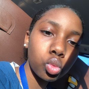 Meet your Posher, Makya